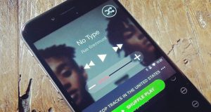 TinyPlayer Lite Controls Music Playback on iPhone from Anywhere